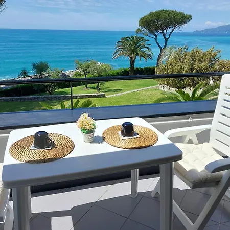 דירה La Terrazza Sul Mare לאווניה